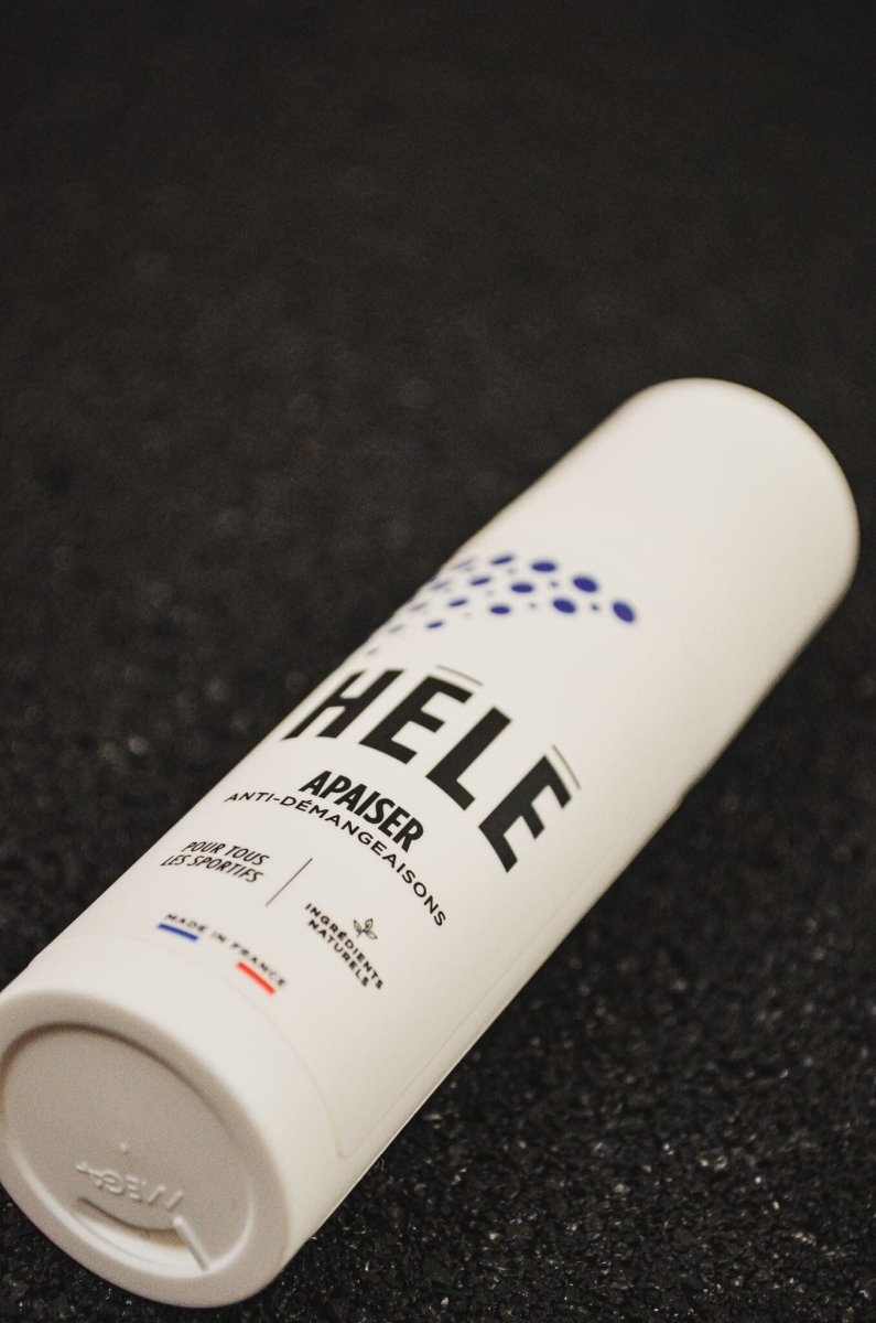 gros plan de la crème anti démangeaison sur fond noir