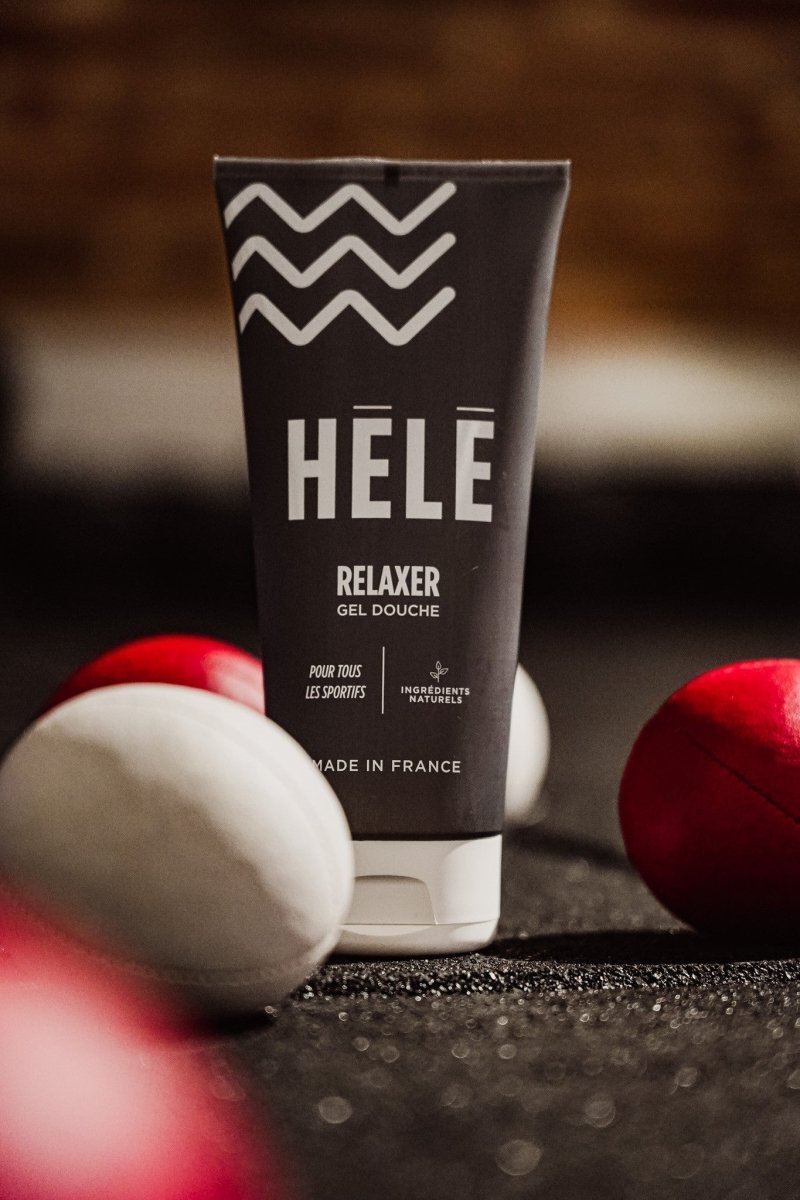 Tube de gel douche sport Relaxer de la marque HELE au milieu de balles rouges et blanches