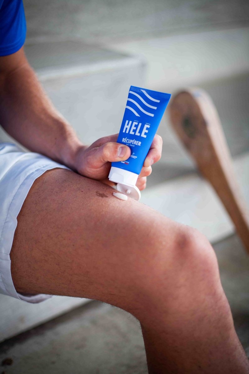 Gros plan sur un sportif appliquant du gel cryo froid Récupérer sur sa cuisse